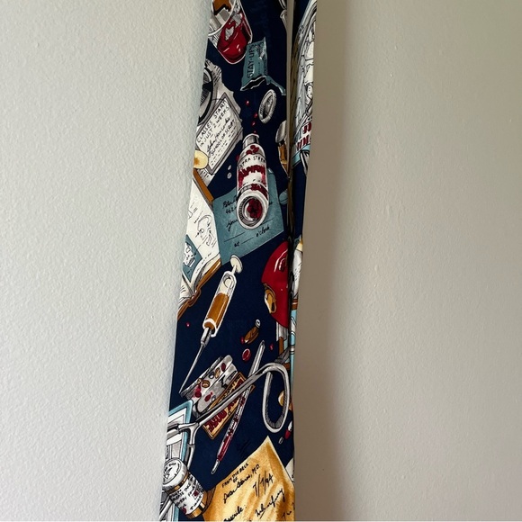 Vintage Nicole Miller 1994 Doctor Medical themed tie | 100% Silk | Made in Korea - Picture 4 of 9